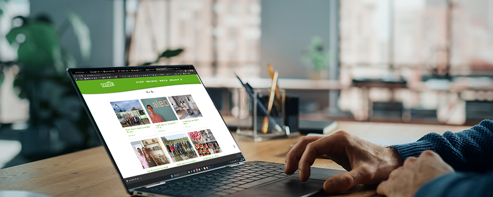 Laptop mit der Seite Aktuelles dieser Webseite